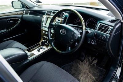 2004 Toyota Crown - Thumbnail
