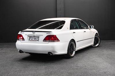 2004 Toyota Crown - Thumbnail