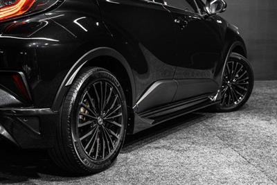 2017 Toyota C-HR - Thumbnail