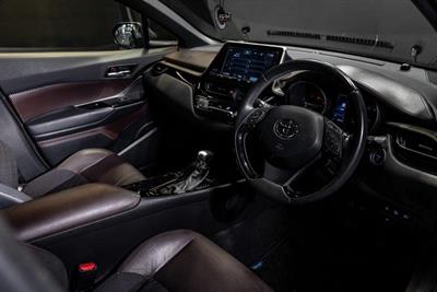 2017 Toyota C-HR - Thumbnail