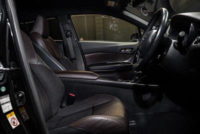 2017 Toyota C-HR - Thumbnail