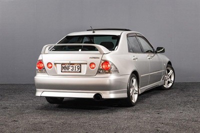 1999 Toyota Altezza - Thumbnail