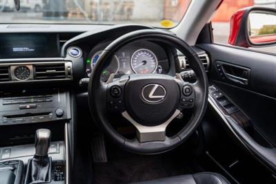 2013 Lexus IS 300h - Thumbnail