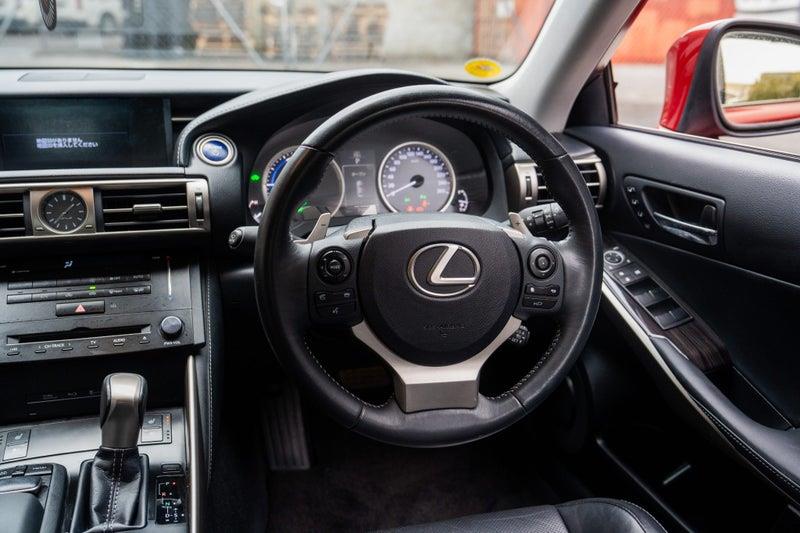 2013 Lexus IS 300h