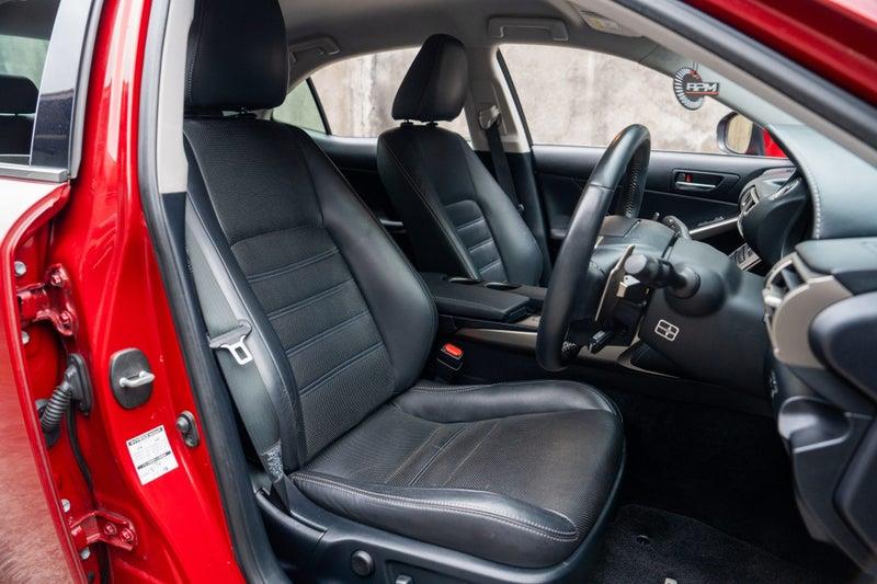 2013 Lexus IS 300h