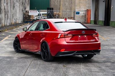 2013 Lexus IS 300h - Thumbnail