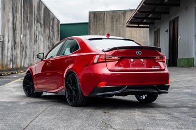 2013 Lexus IS 300h - Thumbnail