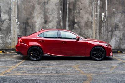 2013 Lexus IS 300h - Thumbnail
