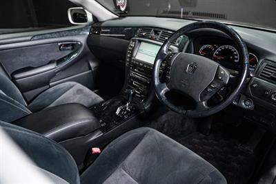 2004 Toyota Crown - Thumbnail