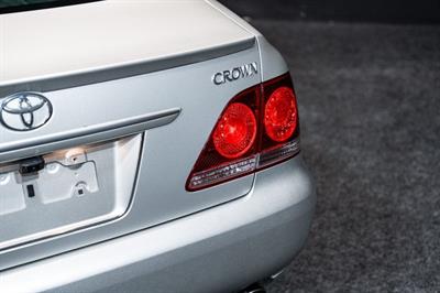 2004 Toyota Crown - Thumbnail