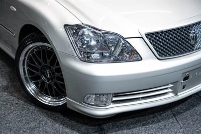 2004 Toyota Crown - Thumbnail