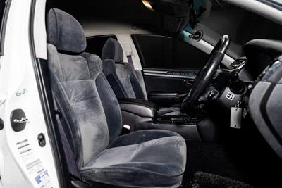 2004 Toyota Crown - Thumbnail