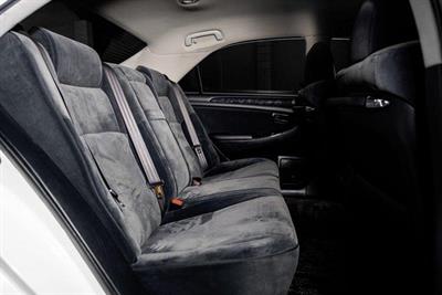 2004 Toyota Crown - Thumbnail