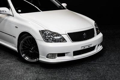 2004 Toyota Crown - Thumbnail