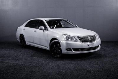 2013 Toyota Crown - Thumbnail