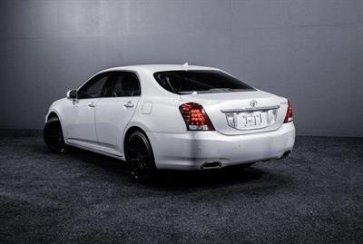2013 Toyota Crown - Thumbnail