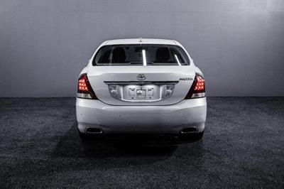 2013 Toyota Crown - Thumbnail