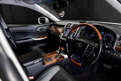 2012 Toyota Crown - Thumbnail