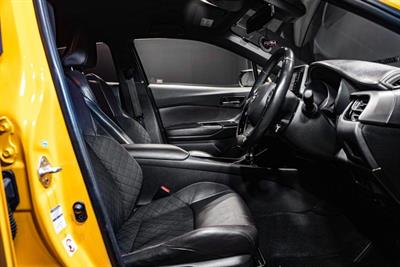 2017 Toyota C-HR - Thumbnail