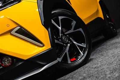 2017 Toyota C-HR - Thumbnail