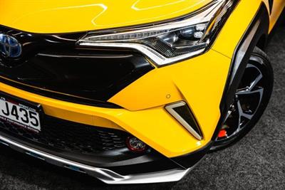 2017 Toyota C-HR - Thumbnail
