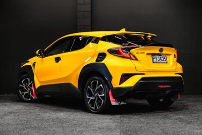 2017 Toyota C-HR - Thumbnail