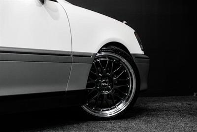 2001 Toyota Crown - Thumbnail