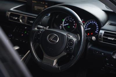 2013 Lexus IS 300h - Thumbnail