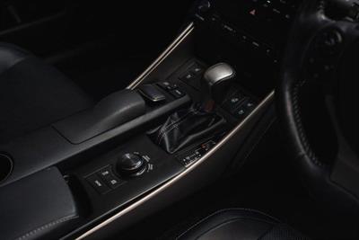 2013 Lexus IS 300h - Thumbnail
