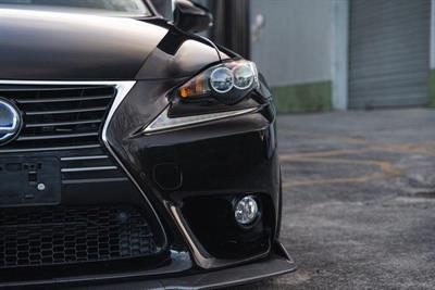 2013 Lexus IS 300h - Thumbnail