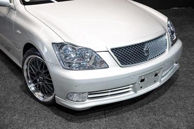 2004 Toyota Crown - Thumbnail