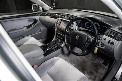 2004 Toyota Crown - Thumbnail