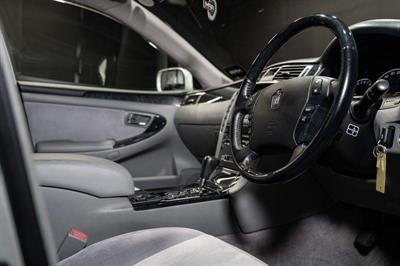2004 Toyota Crown - Thumbnail