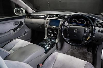 2004 Toyota Crown - Thumbnail