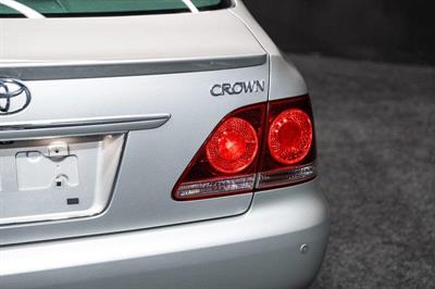 2004 Toyota Crown - Thumbnail