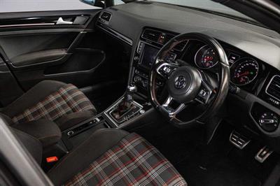 2014 Volkswagen Golf - Thumbnail