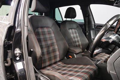2014 Volkswagen Golf - Thumbnail