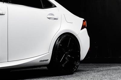 2014 Lexus IS 300h - Thumbnail
