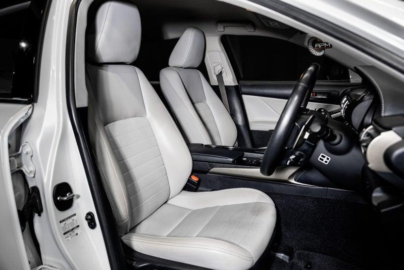 2014 Lexus IS 300h