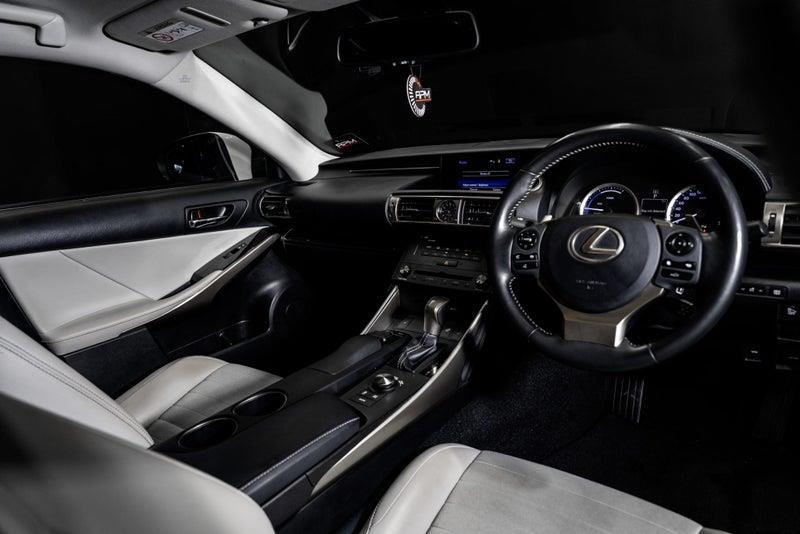 2014 Lexus IS 300h