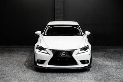 2014 Lexus IS 300h - Thumbnail
