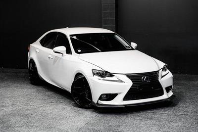2014 Lexus IS 300h - Thumbnail