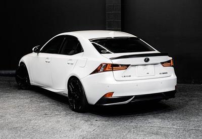 2014 Lexus IS 300h - Thumbnail