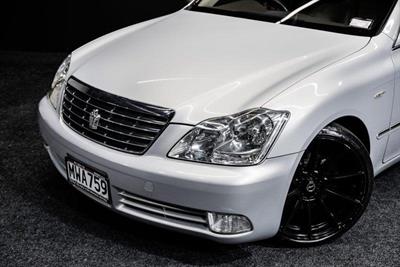 2004 Toyota Crown - Thumbnail