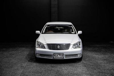 2004 Toyota Crown - Thumbnail