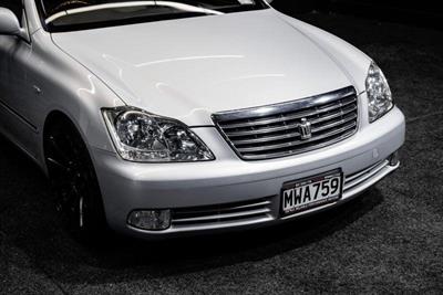 2004 Toyota Crown - Thumbnail