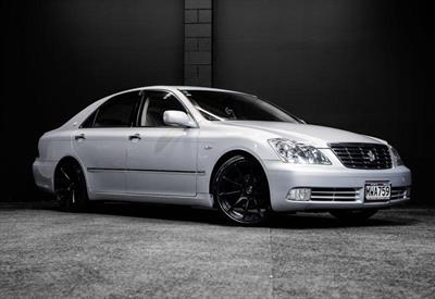 2004 Toyota Crown - Thumbnail