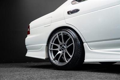 2001 Nissan Laurel - Thumbnail