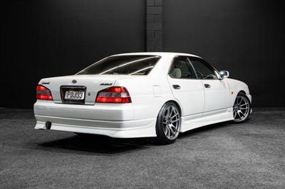 2001 Nissan Laurel - Thumbnail
