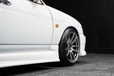2001 Nissan Laurel - Thumbnail